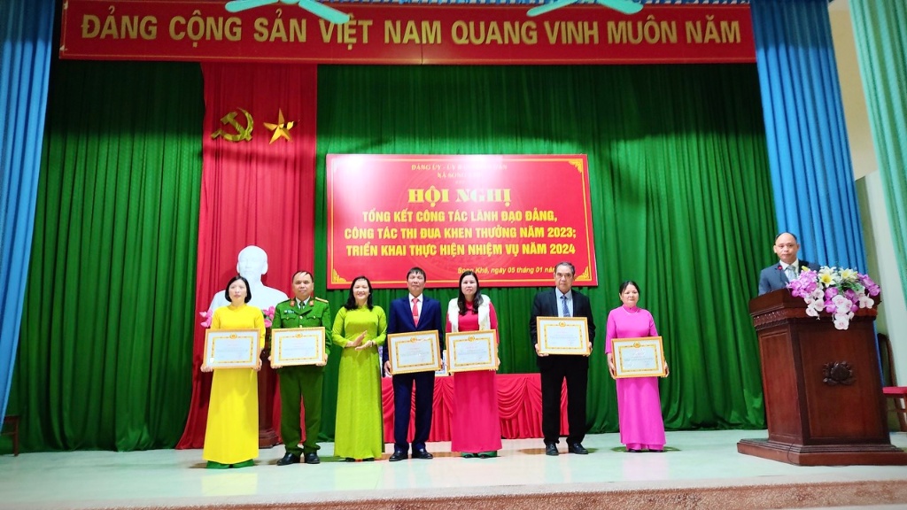 Hội nghị tổng kết công tác lãnh đạo của Đảng và công tác thi đua khen thưởng năm 2023|https://songkhe.tpbacgiang.bacgiang.gov.vn/chi-tiet-tin-tuc/-/asset_publisher/M0UUAFstbTMq/content/hoi-nghi-tong-ket-cong-tac-lanh-ao-cua-ang-va-cong-tac-thi-ua-khen-thuong-nam-2023